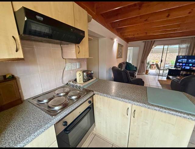 3 BEDROOM HOUSE FOR SALE IN POMONA